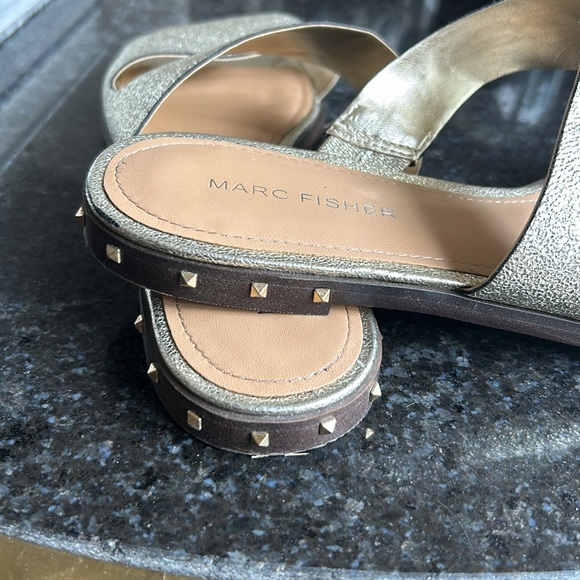 Gold sandals Marc fisher size7 - Picture 3 of 5